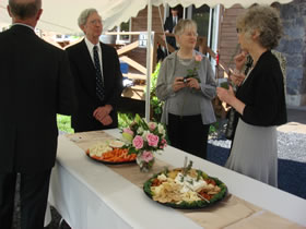 Discussion over appetizers